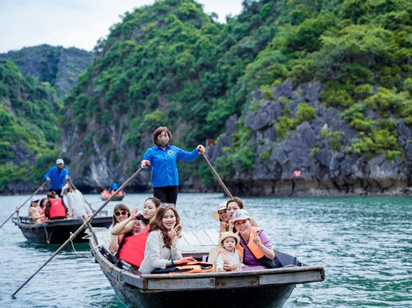 Hidden Experiences Beyond the Typical Halong Bay Cruise | Aqua of the Sea Cruise
